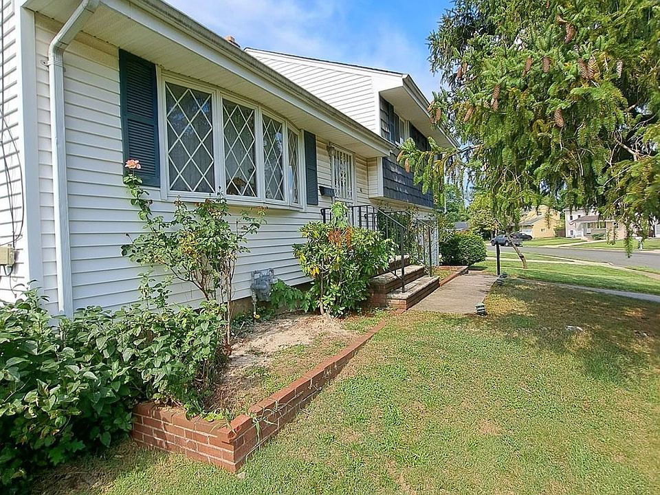 2nd image of 42 Mercury Cir
