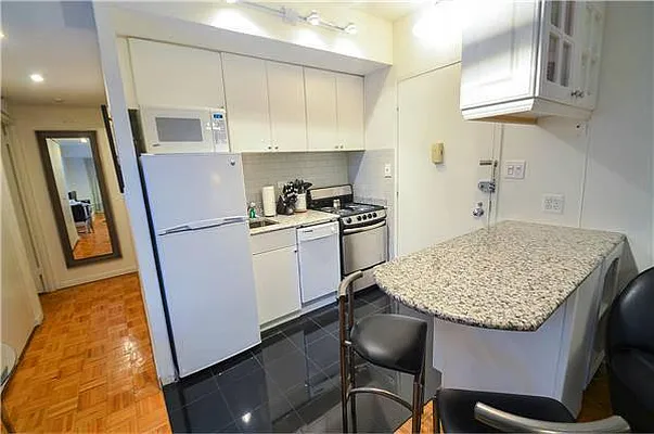 Rented by Global Realty Opportunities | media 74