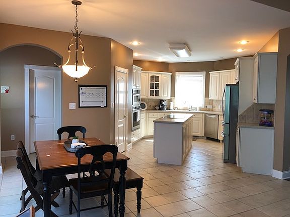 Breakfast Area and Kitchen