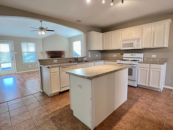 3rd image of 6809 Sierra Madre Dr