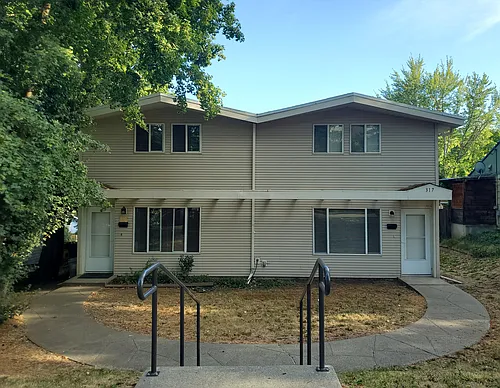317 NW Webb St Photo 1