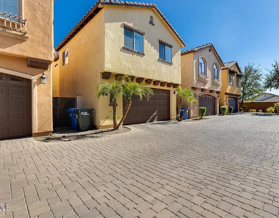 4 bed, 1728 sqft, $2,450 — Photo 4
