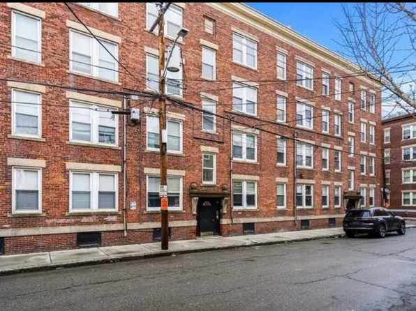 65 Palmer St, Salem, MA 01970