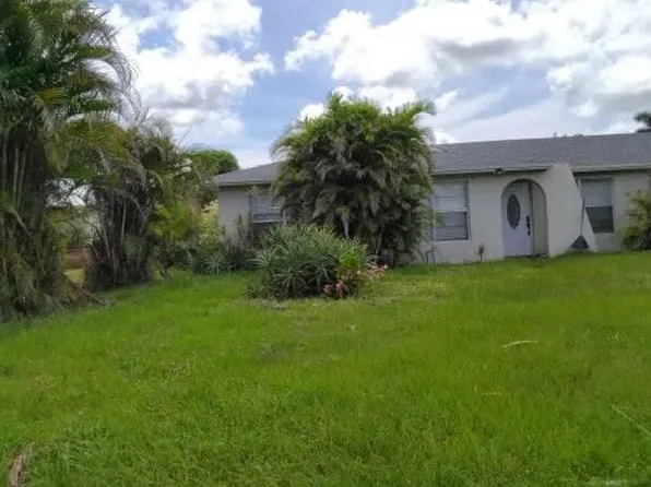 112 Swan Pkwy E, Royal Palm Beach, FL 33411