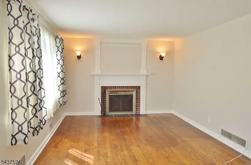 3 bed, 2.0 bath, $3,850 — Photo 2