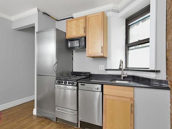 5th image of 221 E 23rd St APT 9