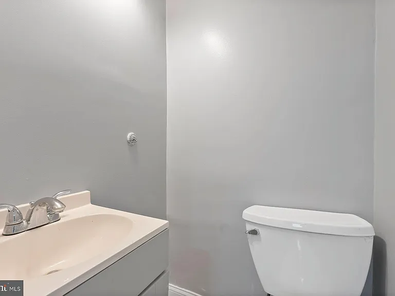 55 Presidential Dr — Photo 11