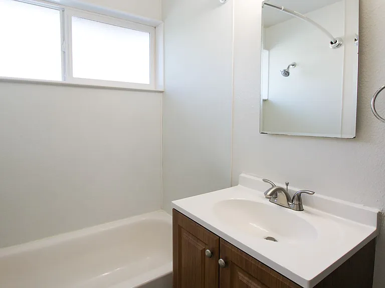 132-168 Sunset Ave N — Photo 16