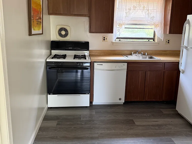 WINDING WOOD APARTMENTS — Photo 13