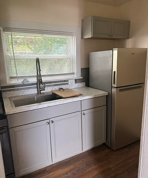 532 Carlton Ave — Photo 3