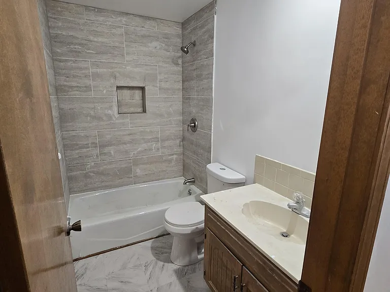 5900 Larson Ave — Photo 12