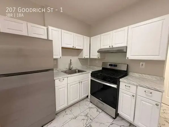 207 Goodrich St #1
