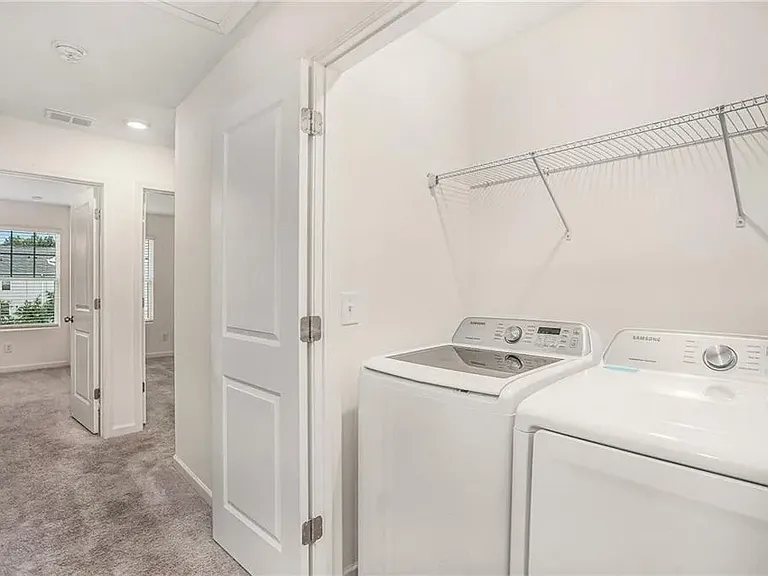 1502 Vernon Blvd — Photo 11