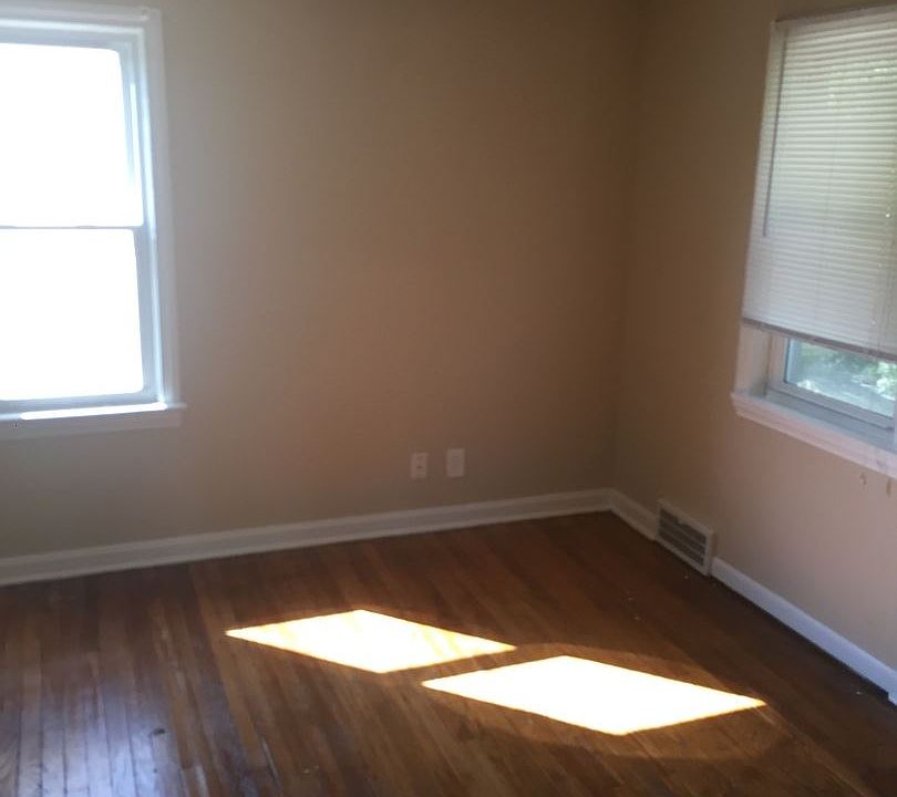 2nd image of 3937 Grosvenor Rd