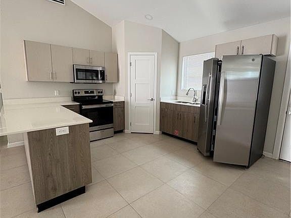 4th image of 1200 E Hibiscus Ave #2