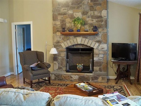 2nd image of 231 Mantle Dr