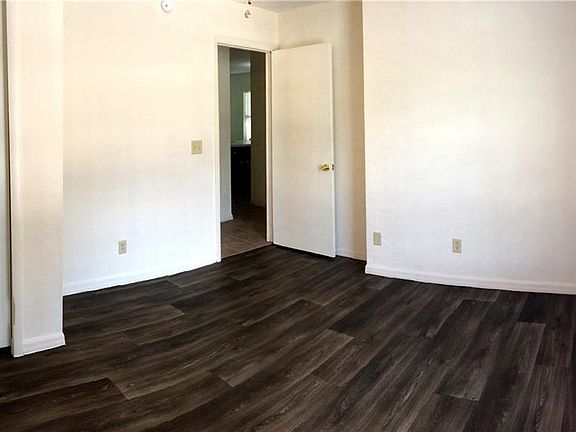 4th image of 1214 W Washington St