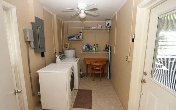 LAUNDRY OFF KITCHEN & GARAGE
