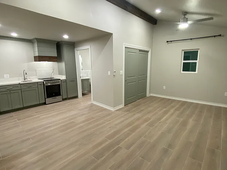 2314 La Feria Rd #B — Photo 6