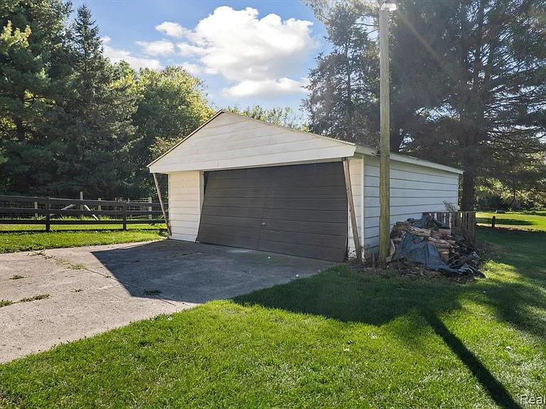 2860 E Coon Lake Rd — Photo 32