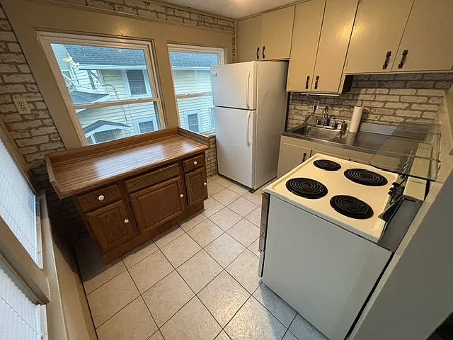 642 35th St #2 — Photo 7