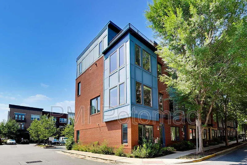 4 bed, 3.5 bath, $3,400 — Photo 1