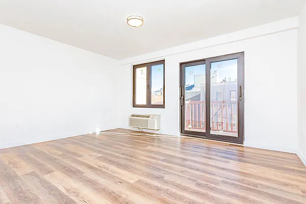 Rented by The InHouse Group | media 26