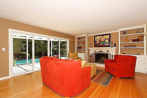 3rd image of 291 Deerfield Dr