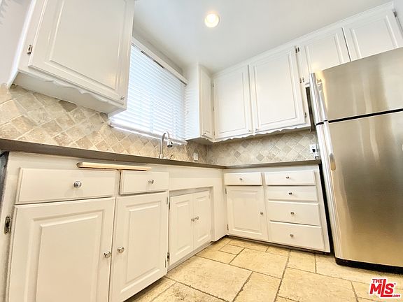 5th image of 920 Westbourne Dr APT 6