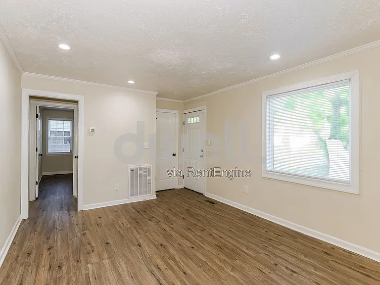 2492 Coleman Ave — Photo 5