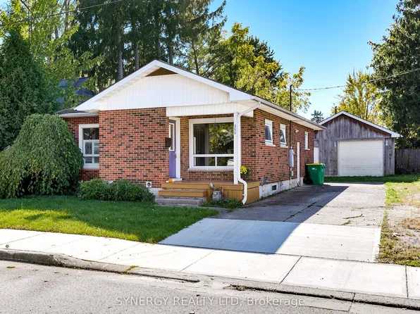 208 King St, Southwest Middlesex, ON N0L 1M0