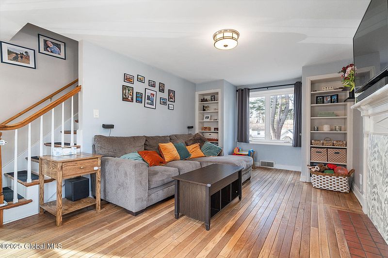 2nd image of 28 Oxford Road