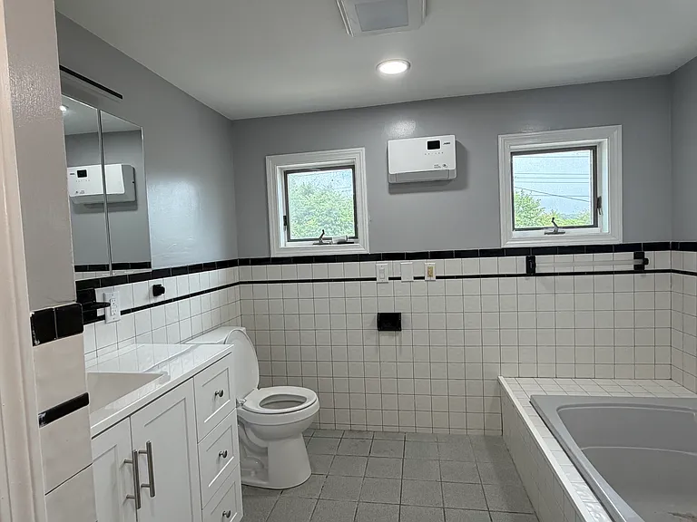 384 Norwich Ave — Photo 5