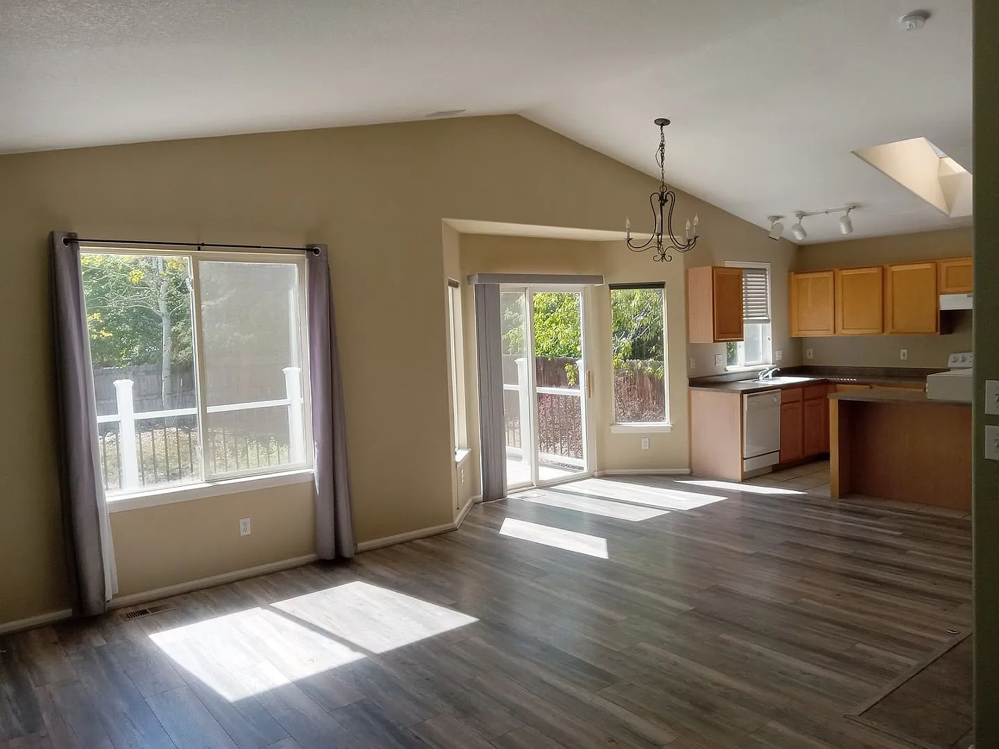 Cozy Home In a Great Erie Neighborhood! — Photo 3