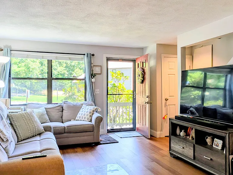 804 Pinewood Dr — Photo 1