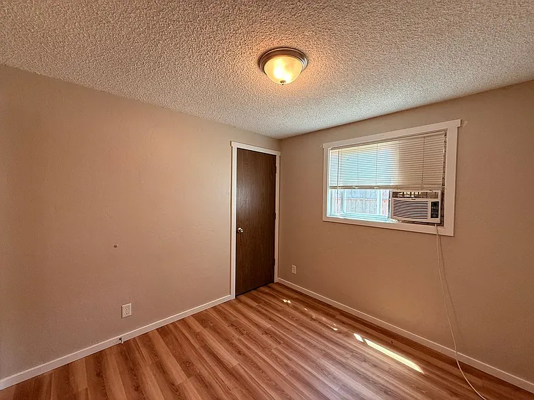 1465 Chase St — Photo 9