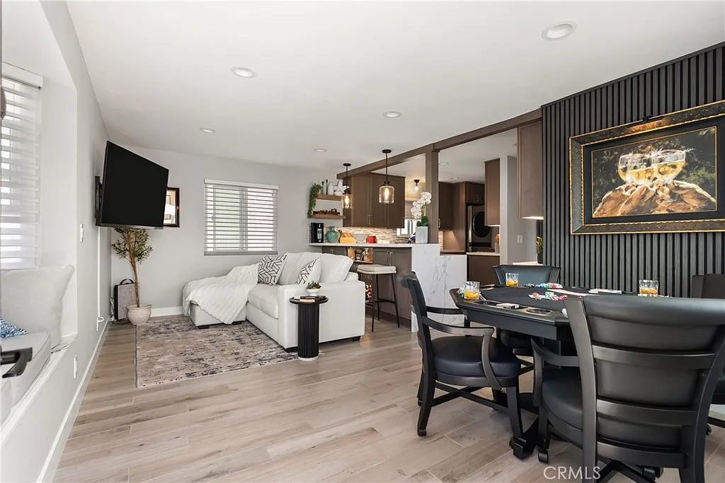 2 bed, 965 sqft, $6,000 — Photo 4