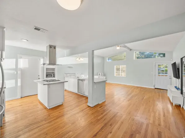 2651 Hawthorne St, Sacramento, CA 95815