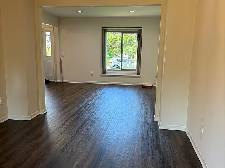 7043 Foxridge Dr — Photo 8