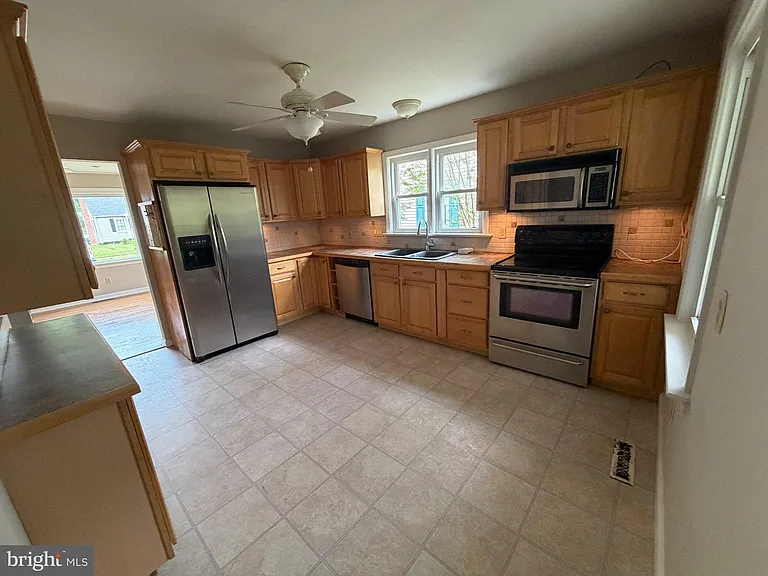 520 Fairview Ave — Photo 4
