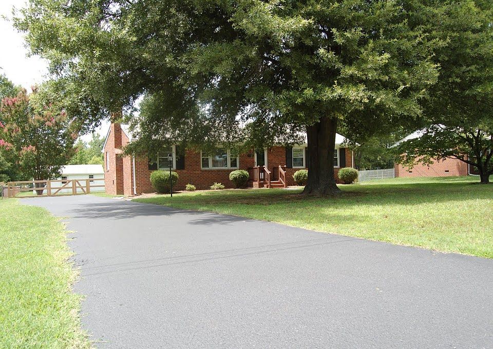 1st image of 8418 Burnside Dr