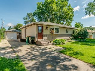612 Meadow Ln, Bismarck, ND 58504