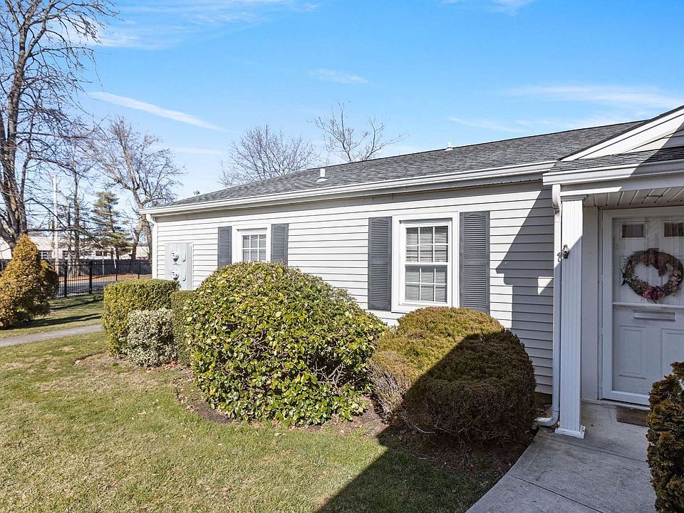 Snug Harbor 76 Harbor N Amityville NY Zillow