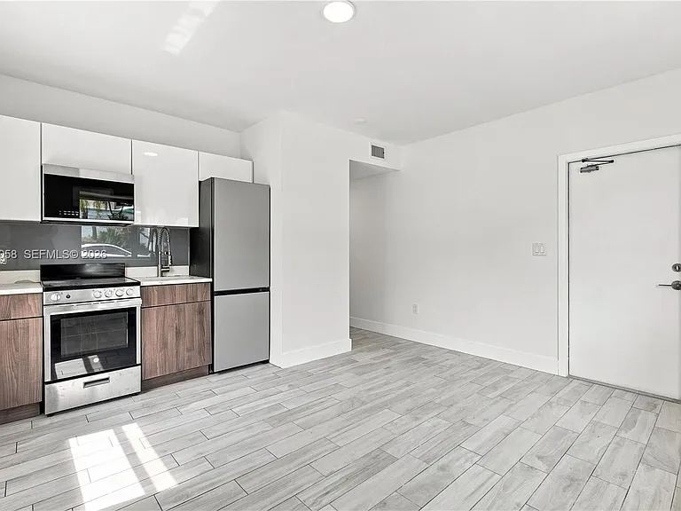 1000 7th St #4 — Photo 31