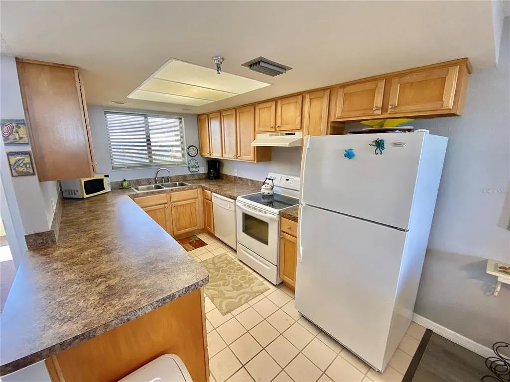 2 bed, 2.0 bath, 950 sqft, $2,400 — Photo 4