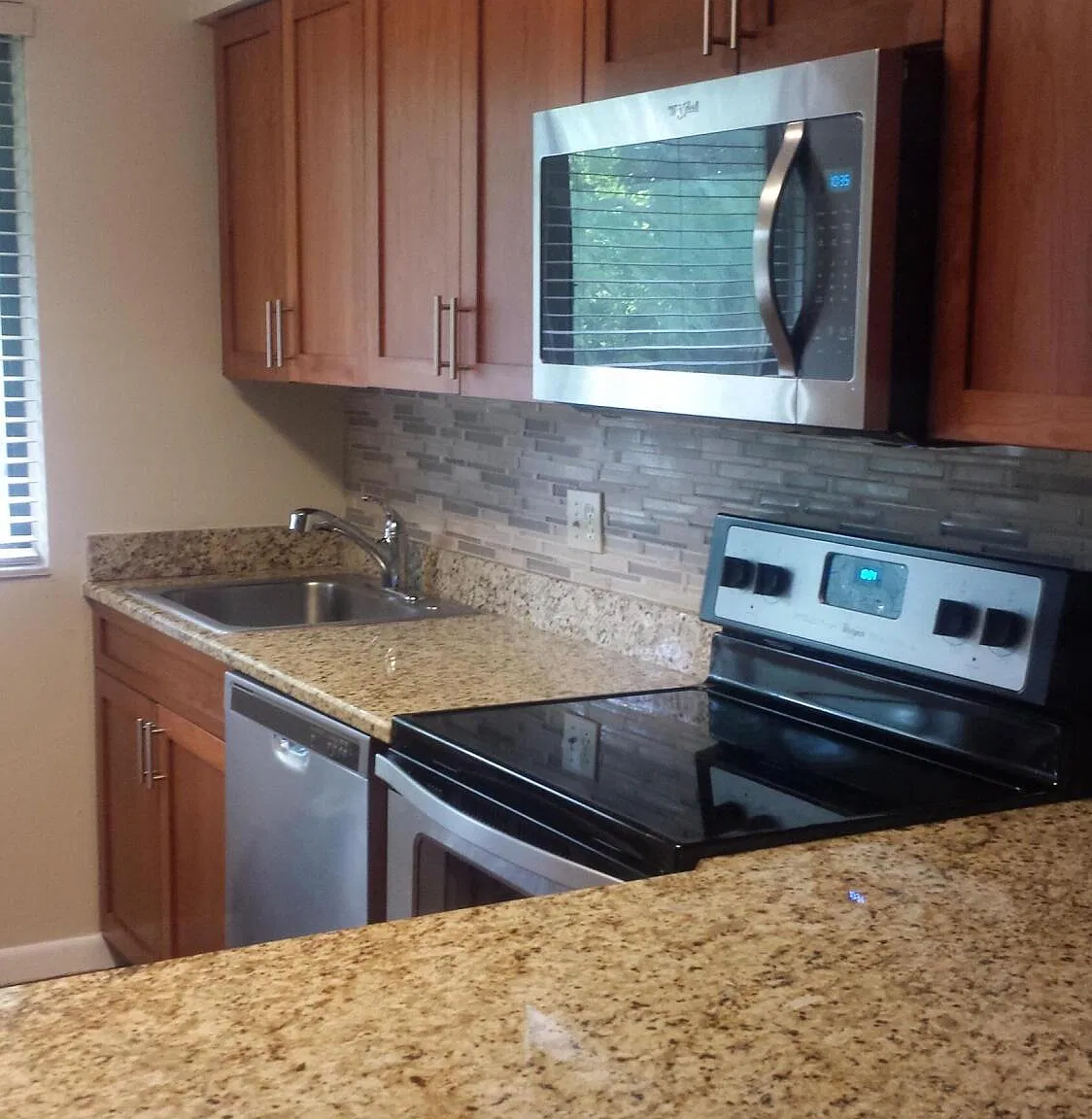 3 bed, 2.0 bath, 1150 sqft, $2,600 — Photo 4
