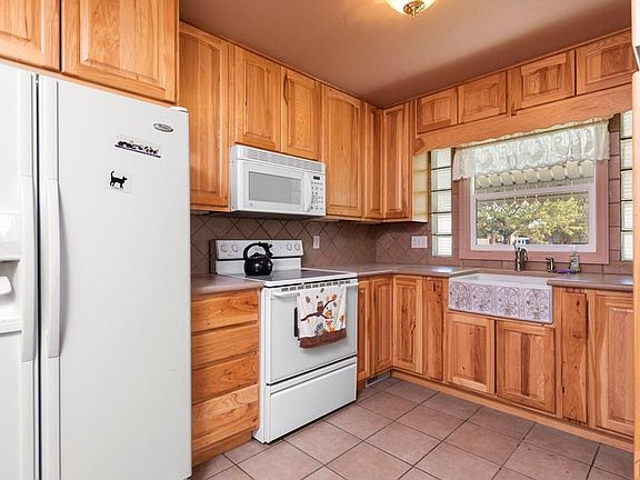 2nd image of 415 Henry Ave