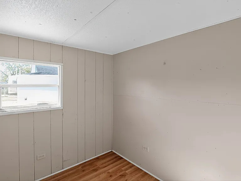 220 N Illinois Ave — Photo 10