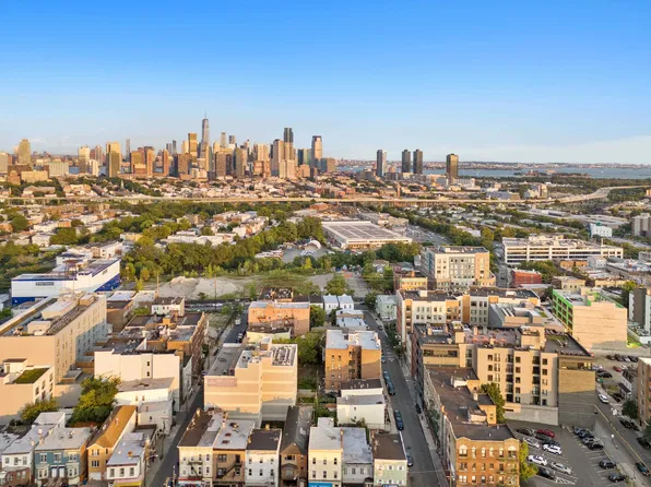 372-74 Summit Avenue image 45 of 46