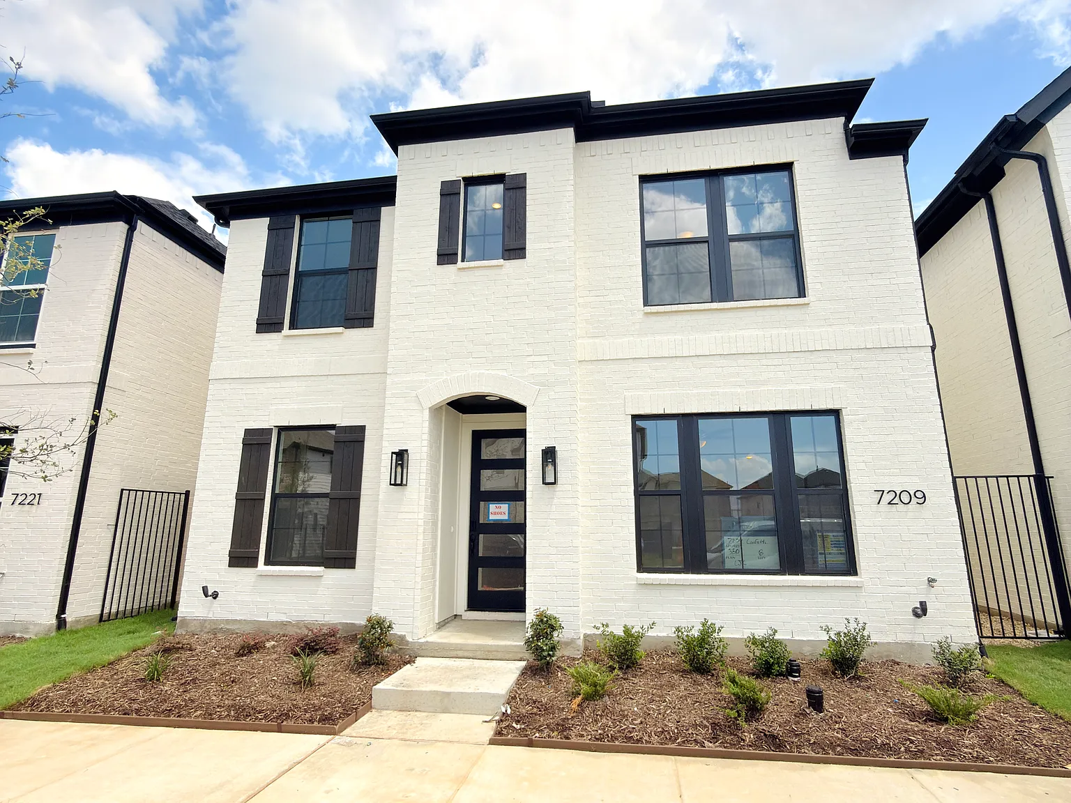 4 bed, 2530 sqft, $3,900 — Photo 2